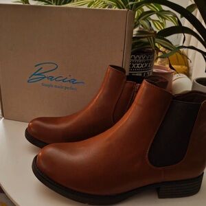 Women's Tan Moto Boots